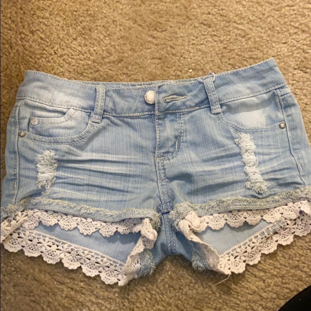 Juniors Almost famous Jean shorts size 1